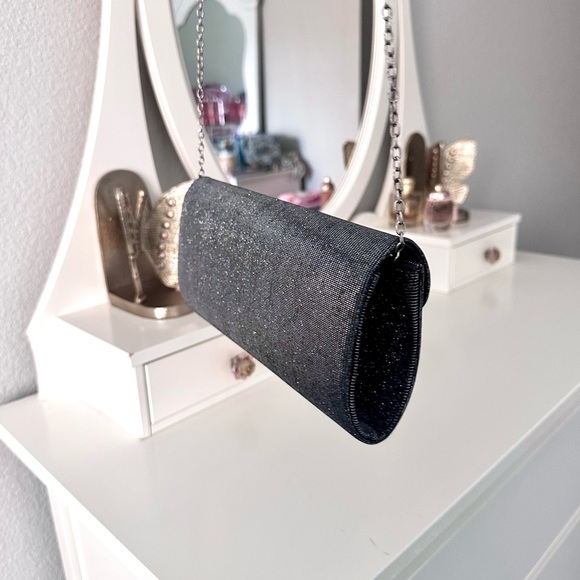 Vintage Chain Glitter Clutch - Picture 5 of 7